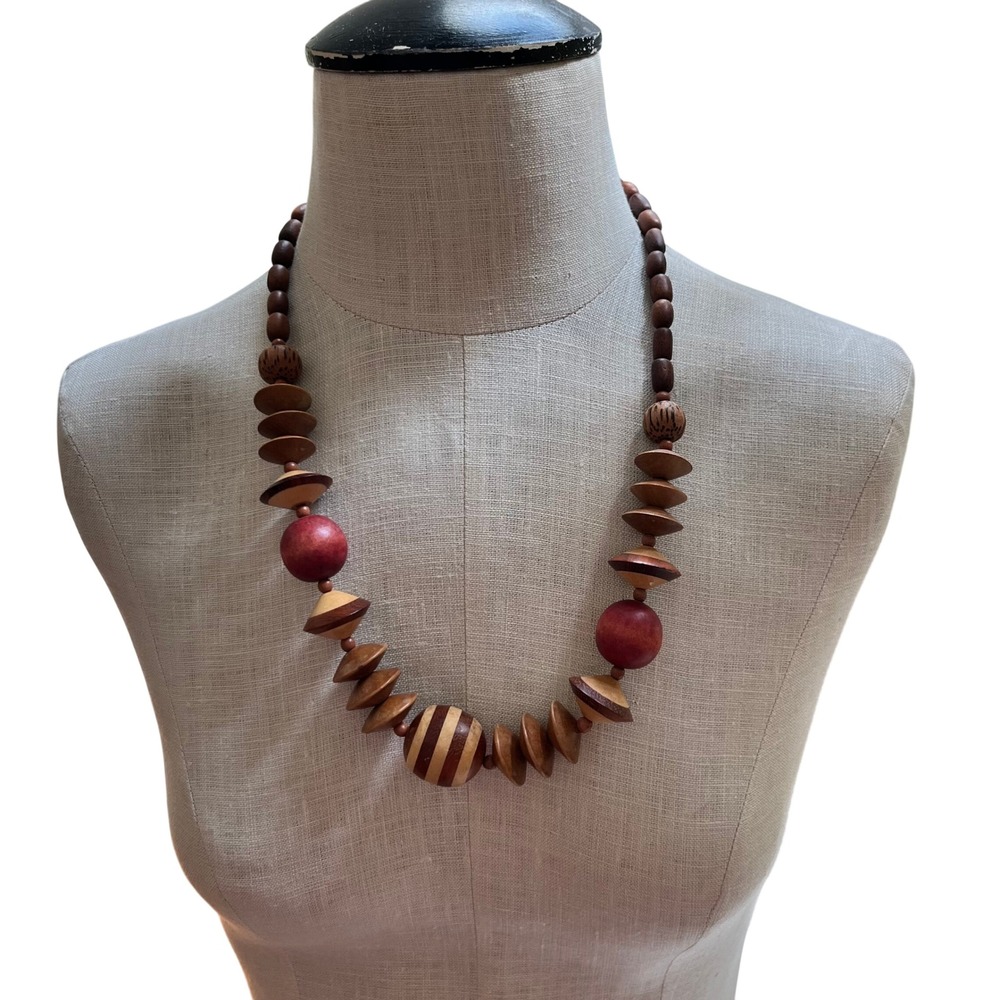 Women's Handcarved wooden bead necklace 12.5"